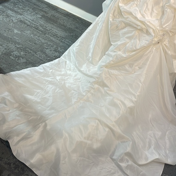 Allure Bridals size 10 ivory wedding lace taffeta gown - Picture 13 of 17